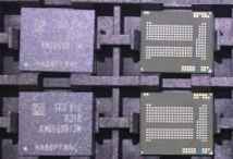 Κίνα Τσιπ μνήμης Drive αποθήκευσης KMQE60013M-B318 -16+16 EMCP D3 32gb Emmc για τους μικροελεγκτές εργοστάσιο